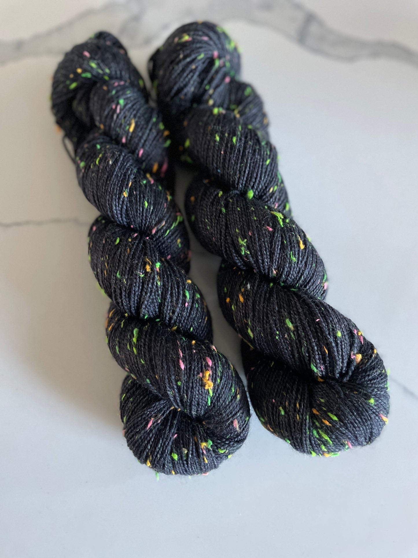 STARDUST FINGERING WEIGHT 2 PLY ...BLACK LIGHT REACTIVE NEPS