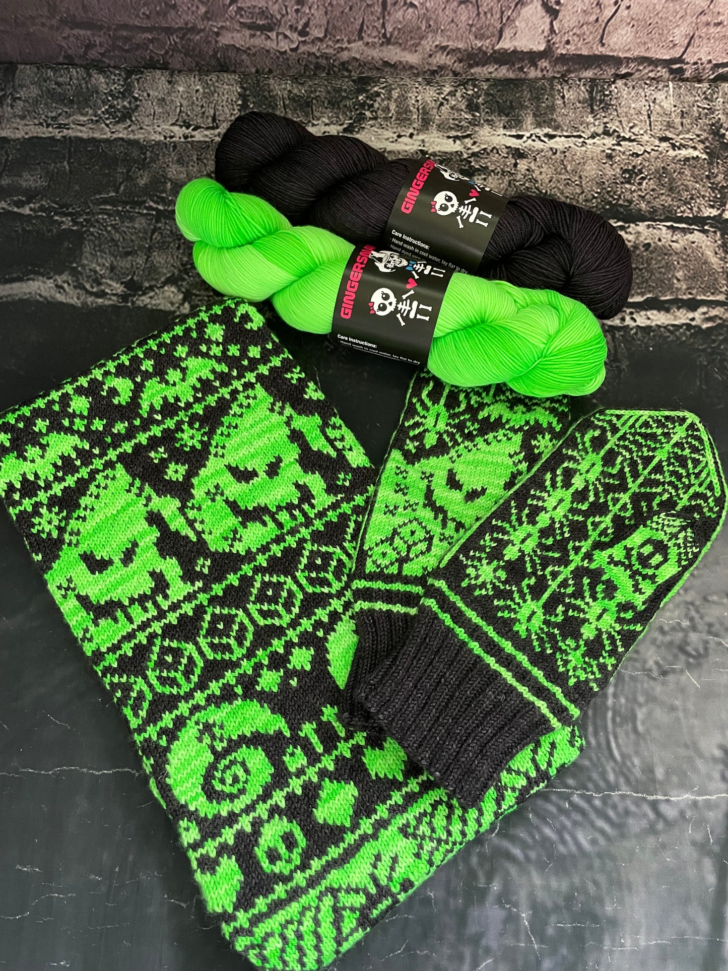 BOGEYMAN MITTEN AND COWL SET BLACK LIGHT REACTIVE....DOES NOT INCLUDE PATTERN ...PLEASE READ ALL THE INFO IN THE LISTING