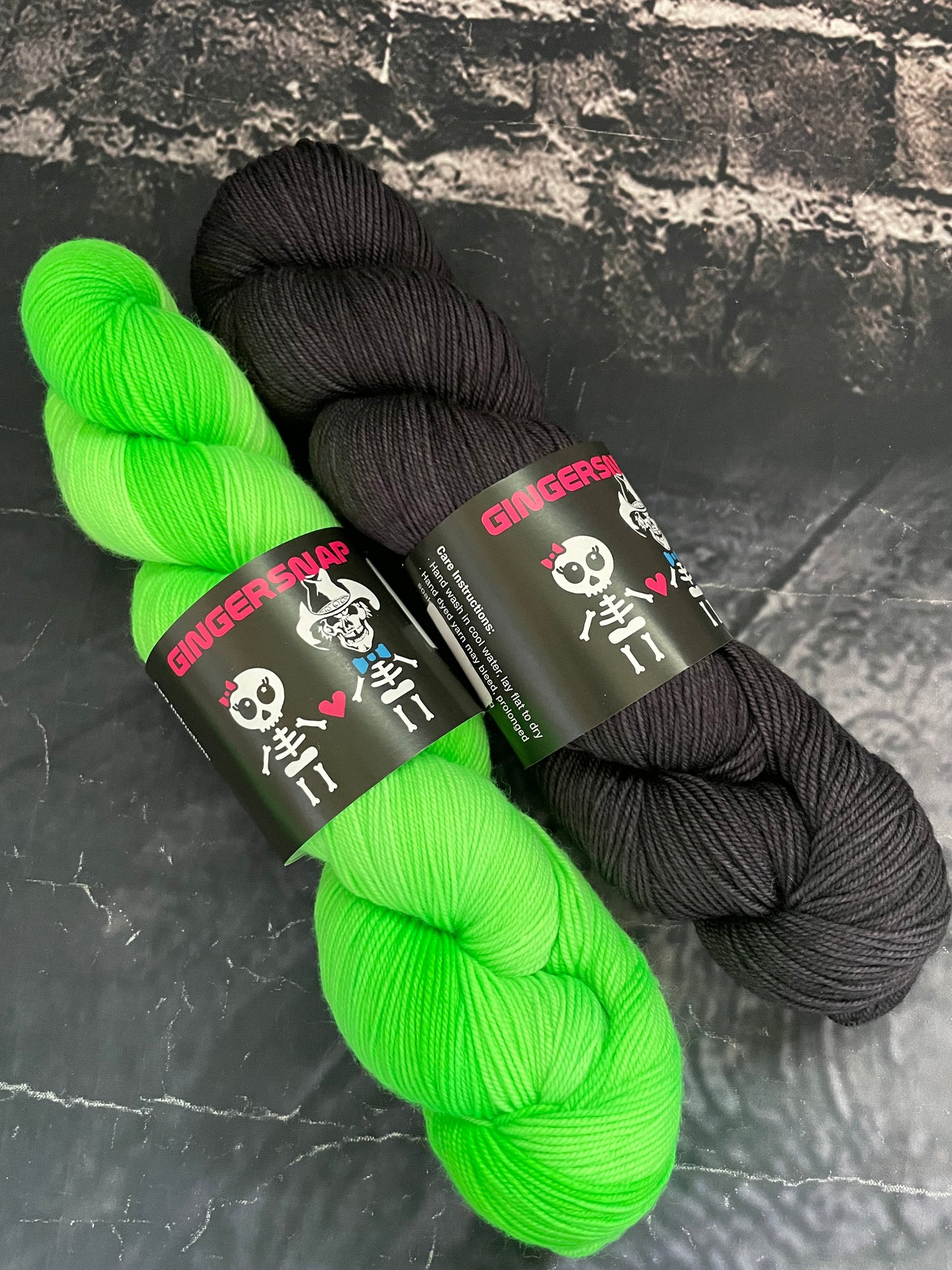 BOGEYMAN MITTEN AND COWL SET BLACK LIGHT REACTIVE....DOES NOT INCLUDE PATTERN ...PLEASE READ ALL THE INFO IN THE LISTING