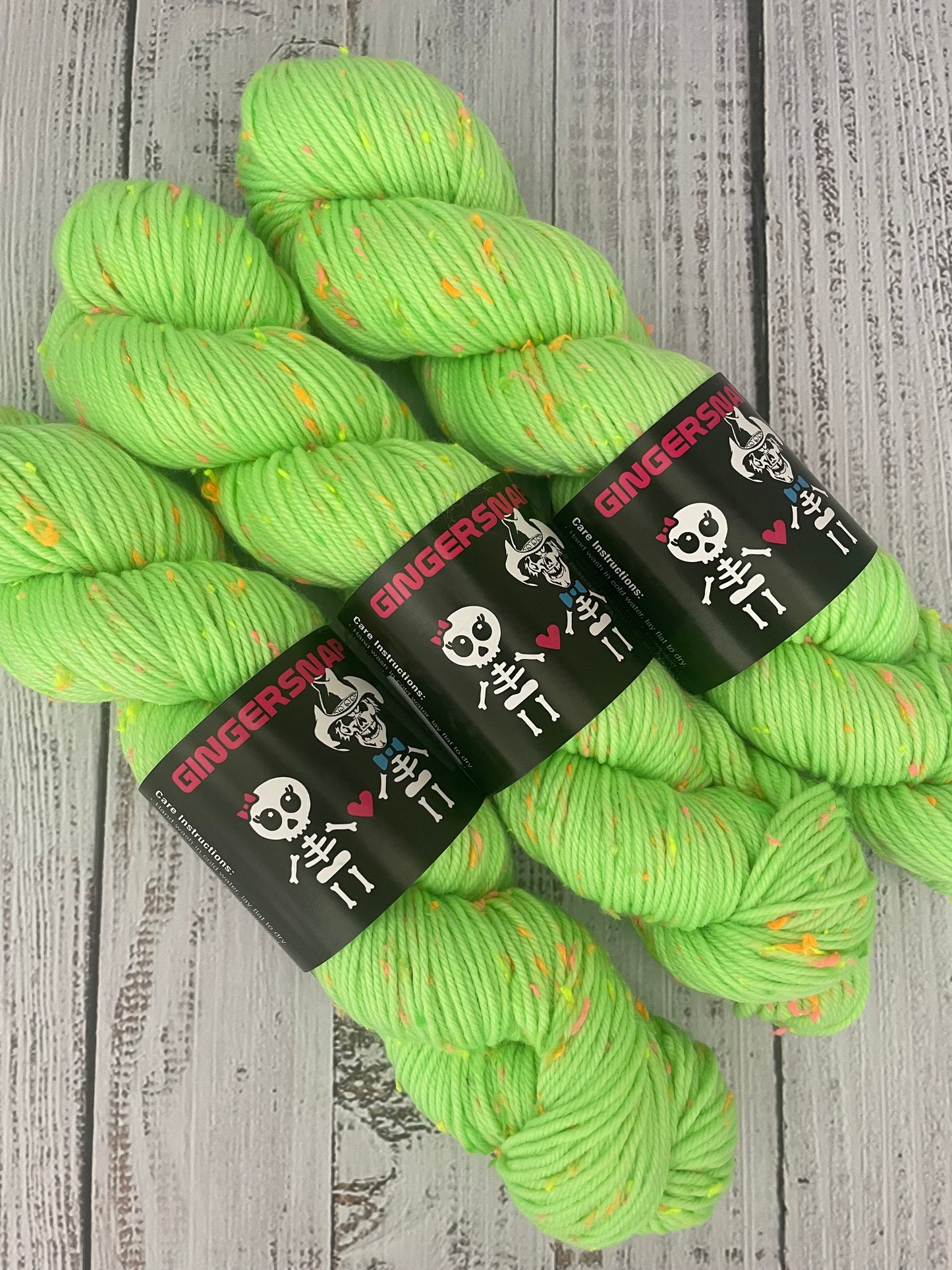 STARDUST DK ....BLACK LIGHT REACTIVE NEPS ...TWEEDY