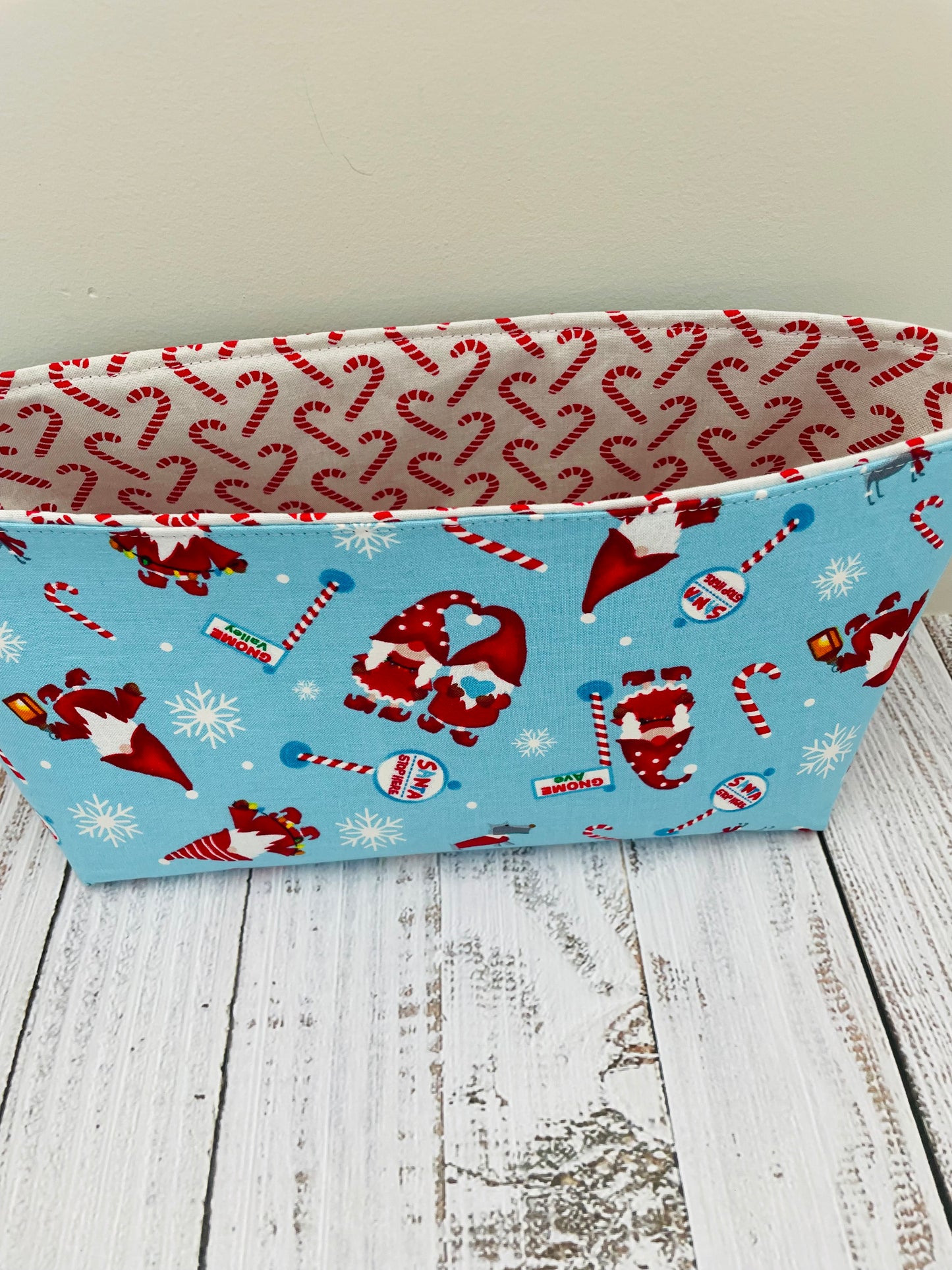 CHRISTMAS GNOMES ....CAKE CADDY