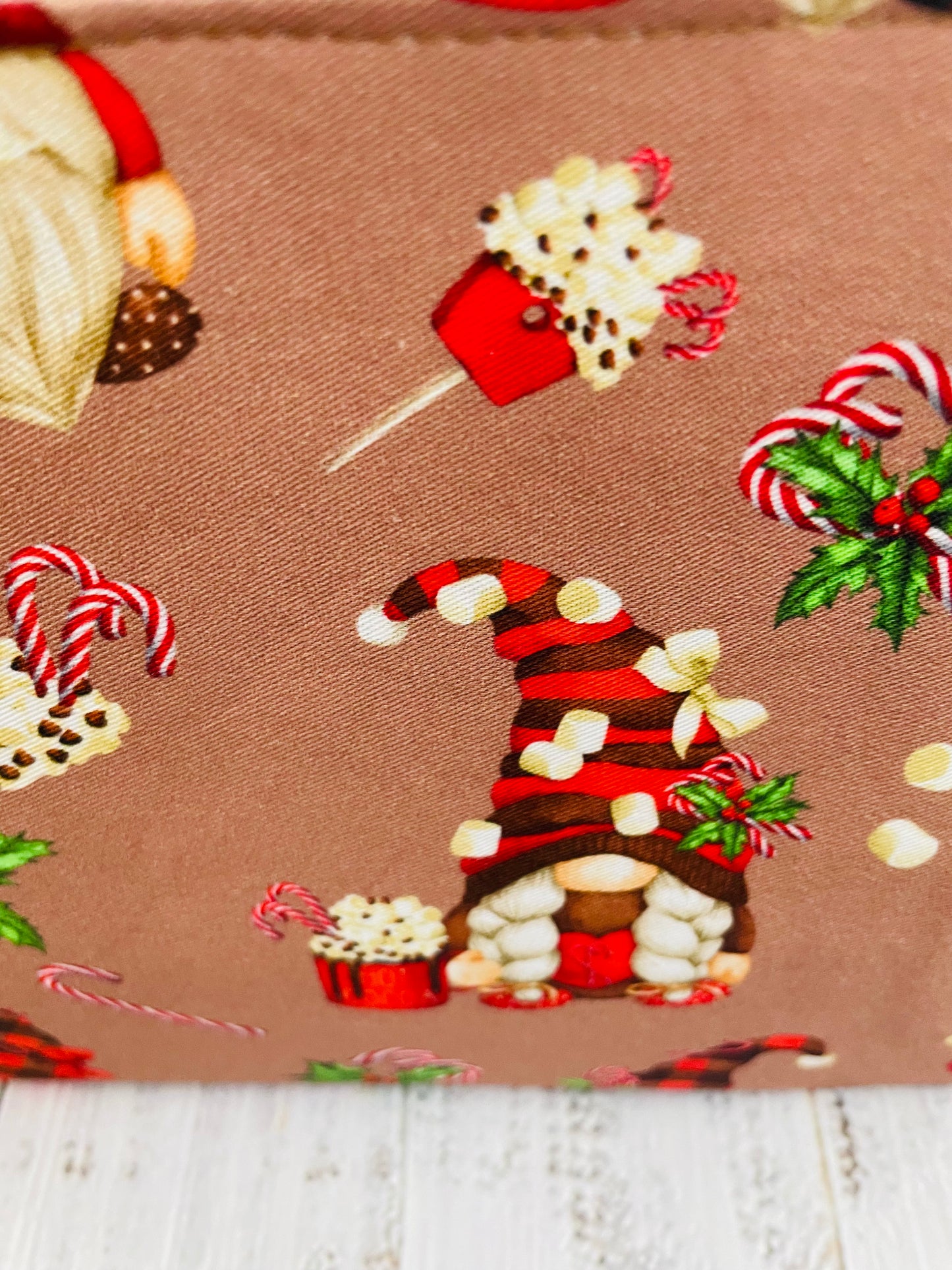 HOT COCOA GNOMES ....CAKE CADDY