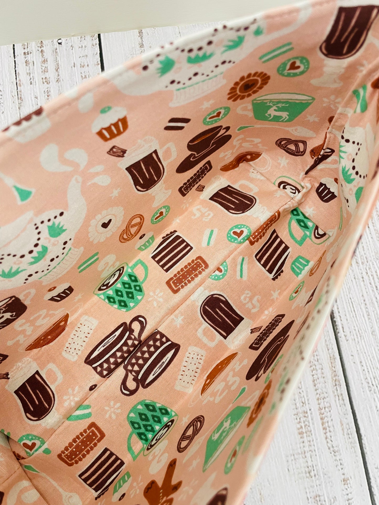 HOT COCOA GNOMES ....CAKE CADDY