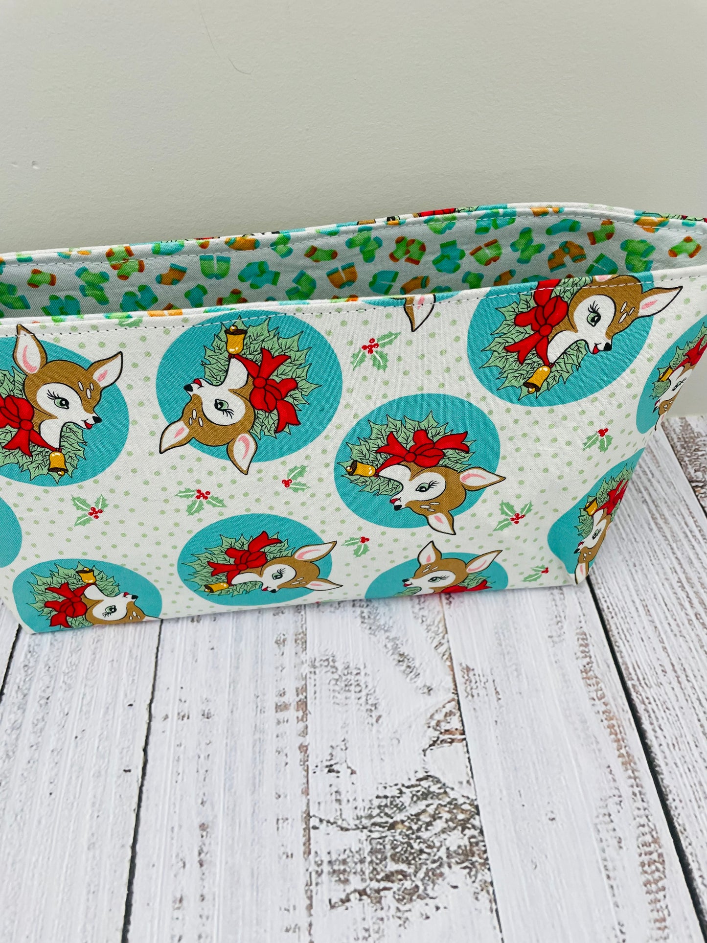 RETRO DEER ....CAKE CADDY