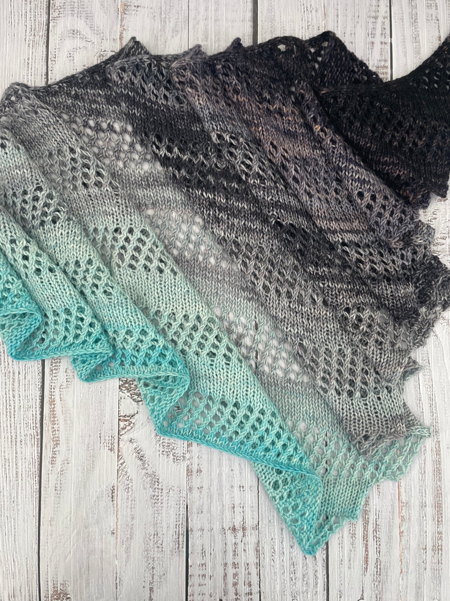 ICE & ASH .... HEATHERED GRADIENT FULL SKEINS (FINGERING WEIGHT)