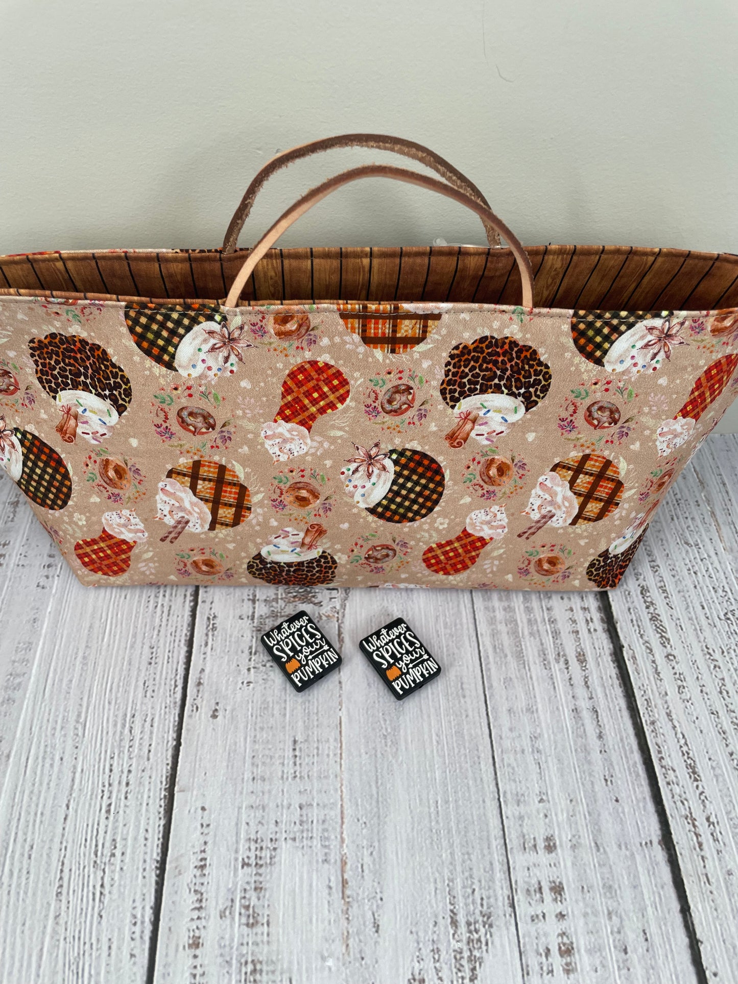 PUMPKIN SPICE ....MINI TOTE WITH LEATHER HANDLES...1 SET OF THEMED STITCH STOPPERS