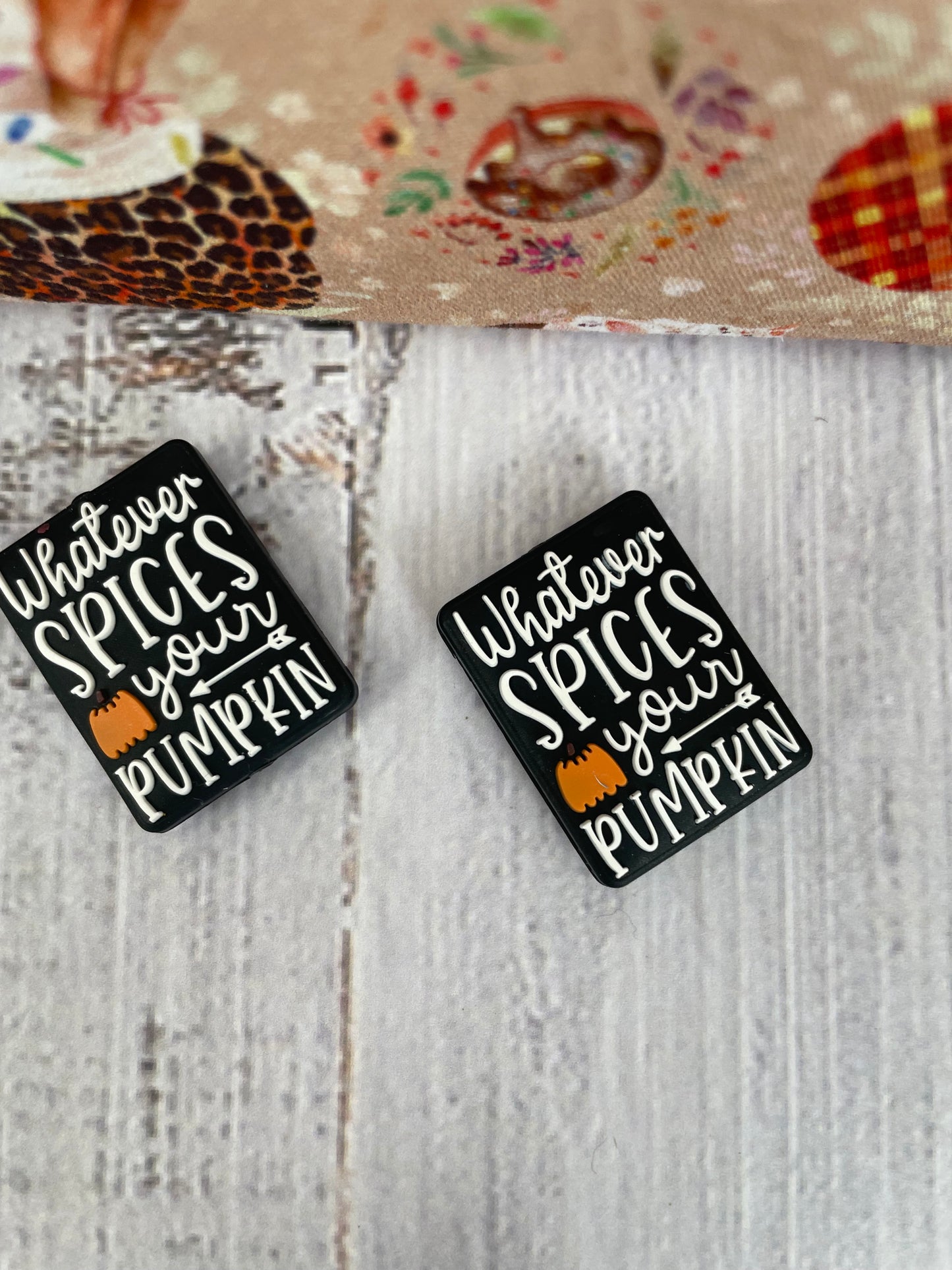 PUMPKIN SPICE ....MINI TOTE WITH LEATHER HANDLES...1 SET OF THEMED STITCH STOPPERS