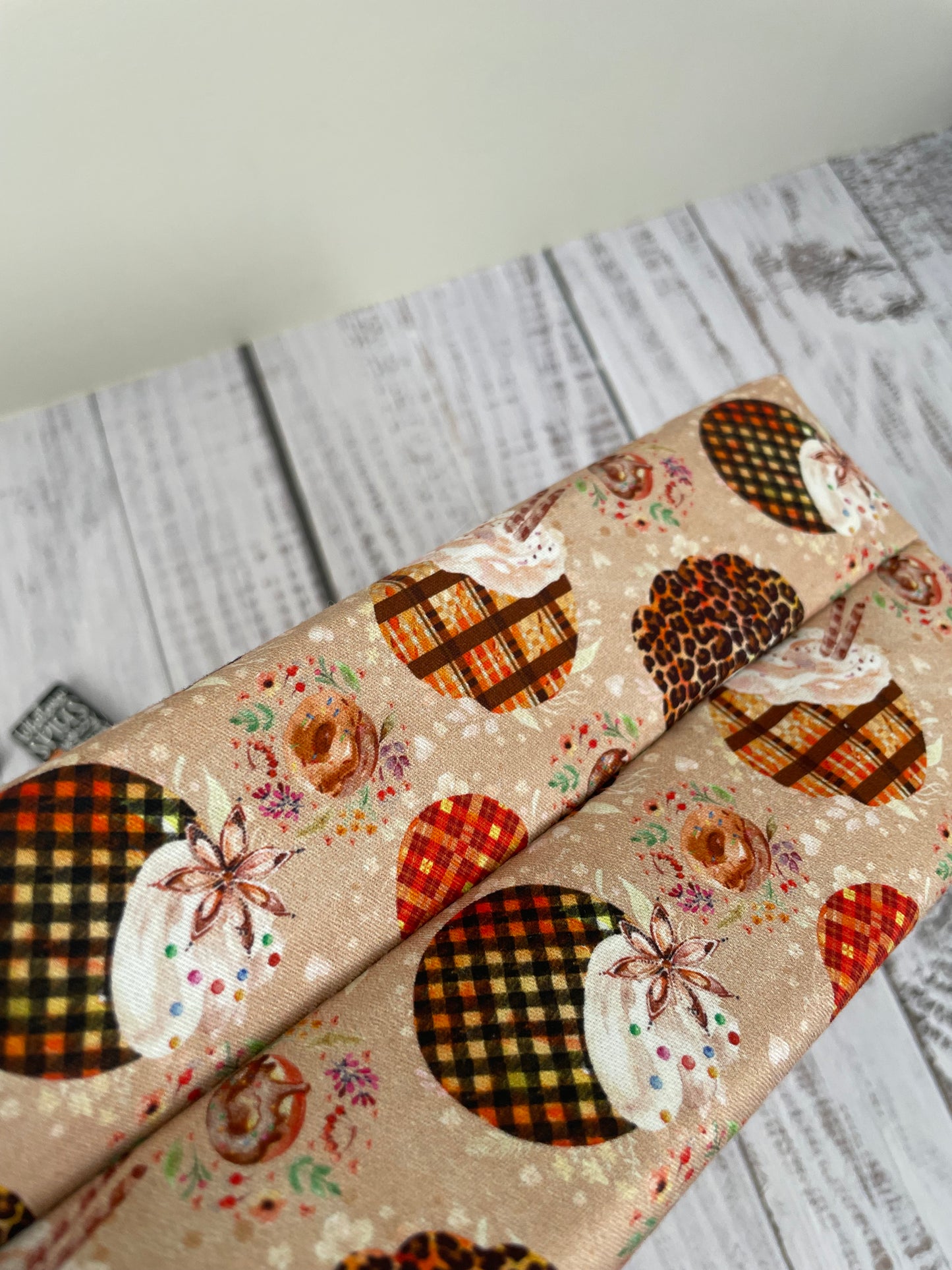 PUMPKIN SPICE ....MINI TOTE WITH LEATHER HANDLES...1 SET OF THEMED STITCH STOPPERS