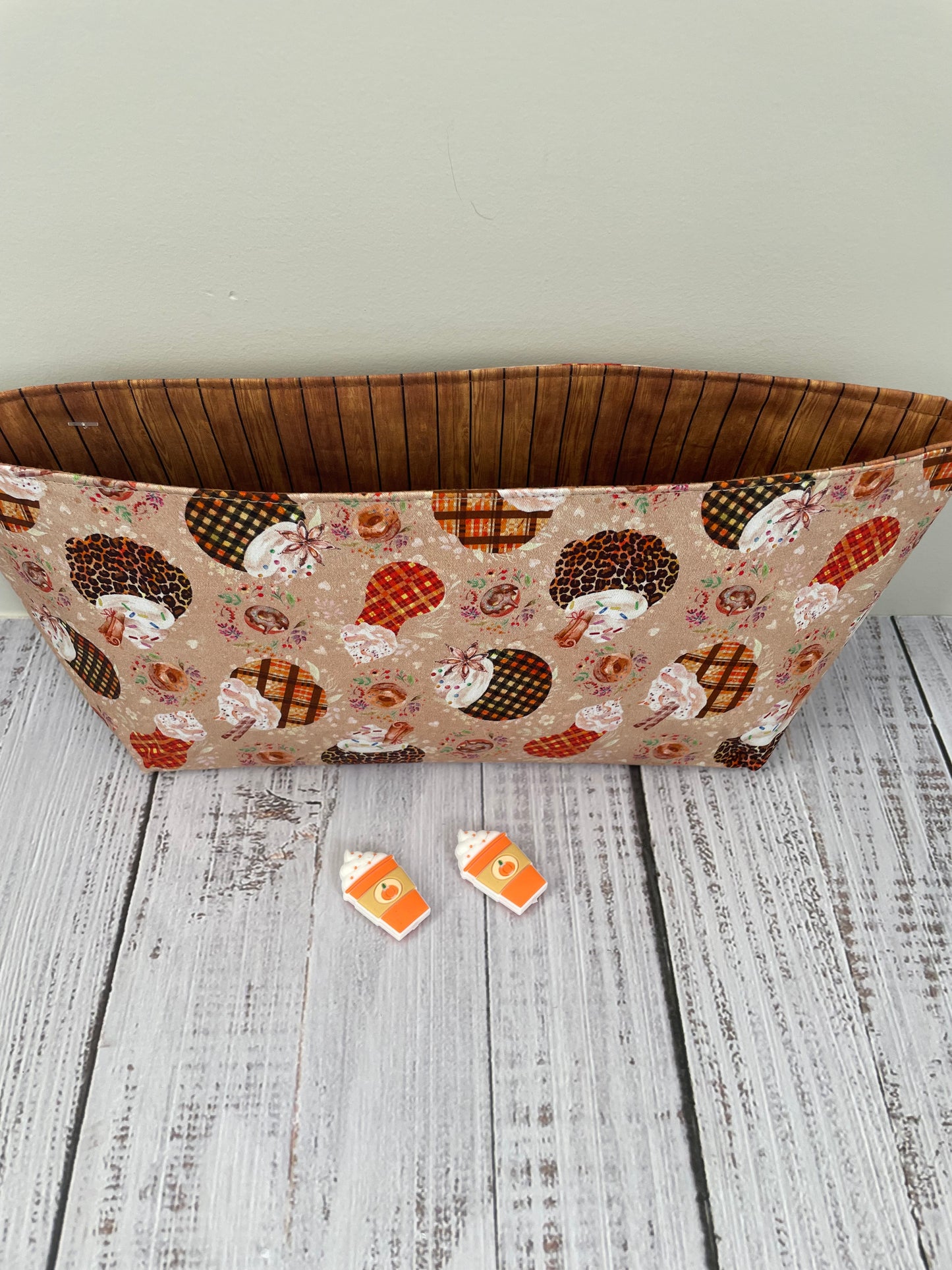 PUMPKIN SPICE ....CAKE CADDY.....1 SET OF THEMED STITCH STOPPERS