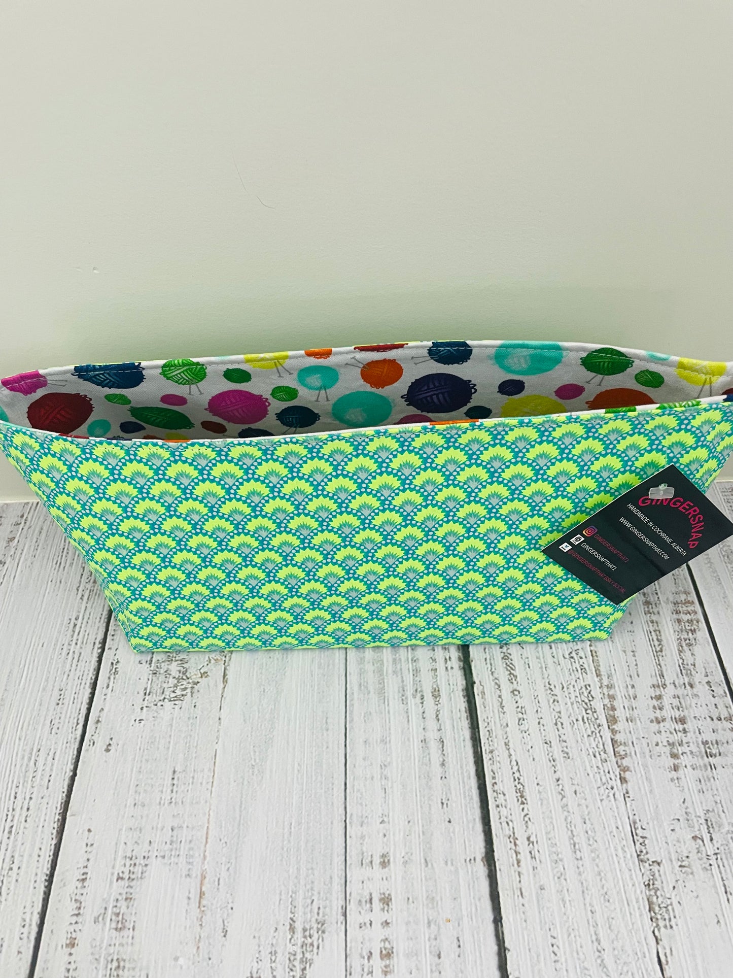GREEN FAN FLOWERS ....CAKE CADDY ....BLACK LIGHT REACTIVE FABRIC