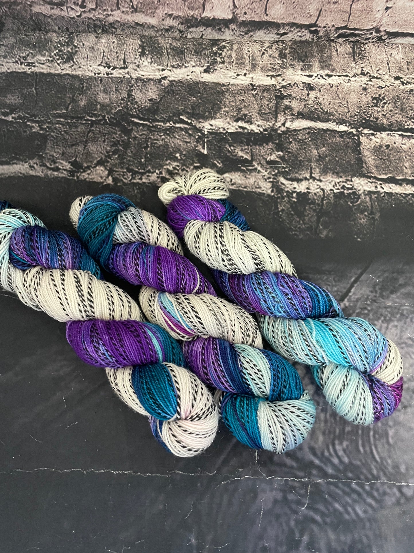 TWIST FINGERING (ZEBRA EFFECT) ...please choose colourway from menu