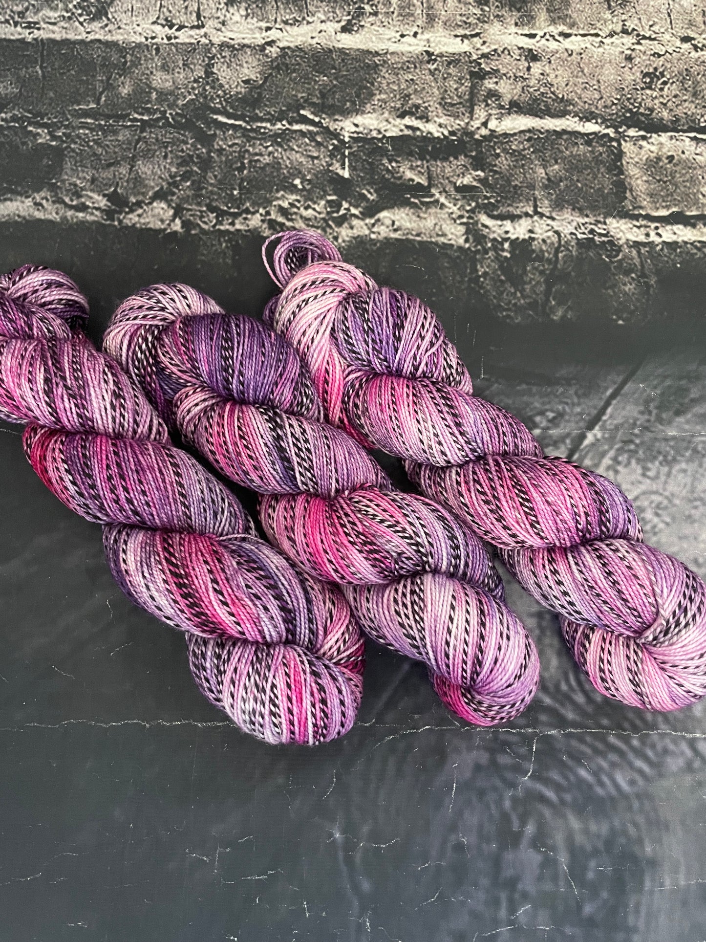 TWIST FINGERING (ZEBRA EFFECT) ...please choose colourway from menu