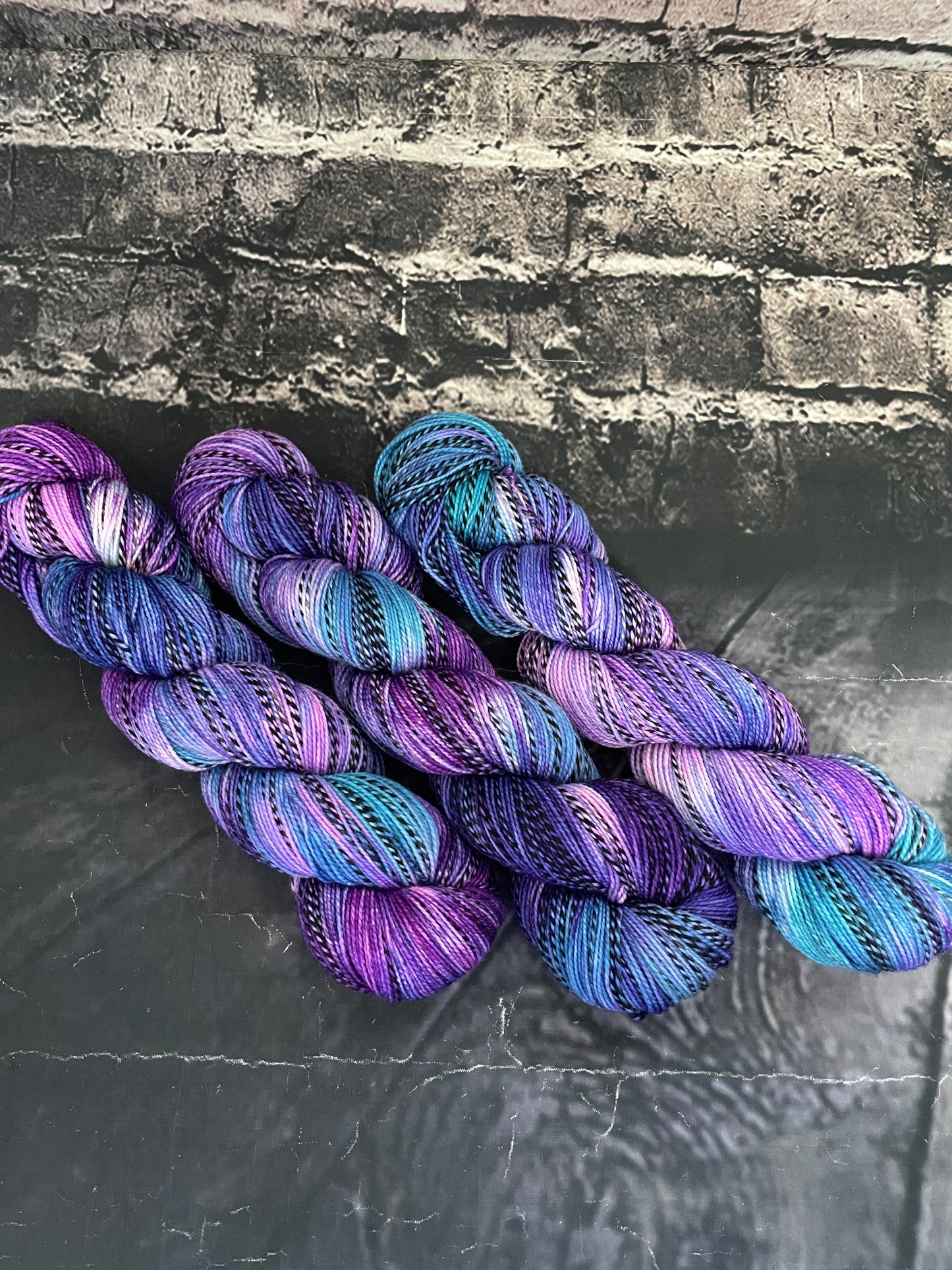 TWIST FINGERING (ZEBRA EFFECT) ...please choose colourway from menu