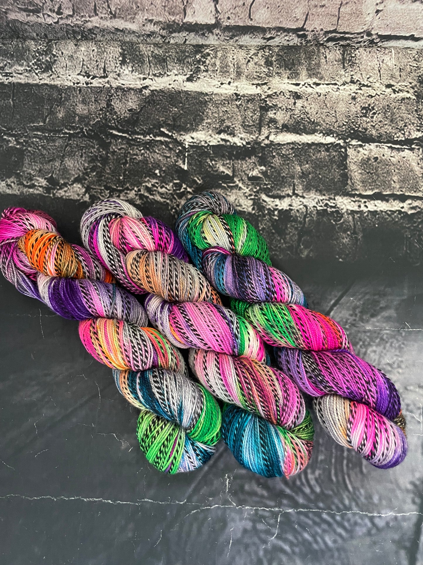 TWIST FINGERING (ZEBRA EFFECT) ...please choose colourway from menu