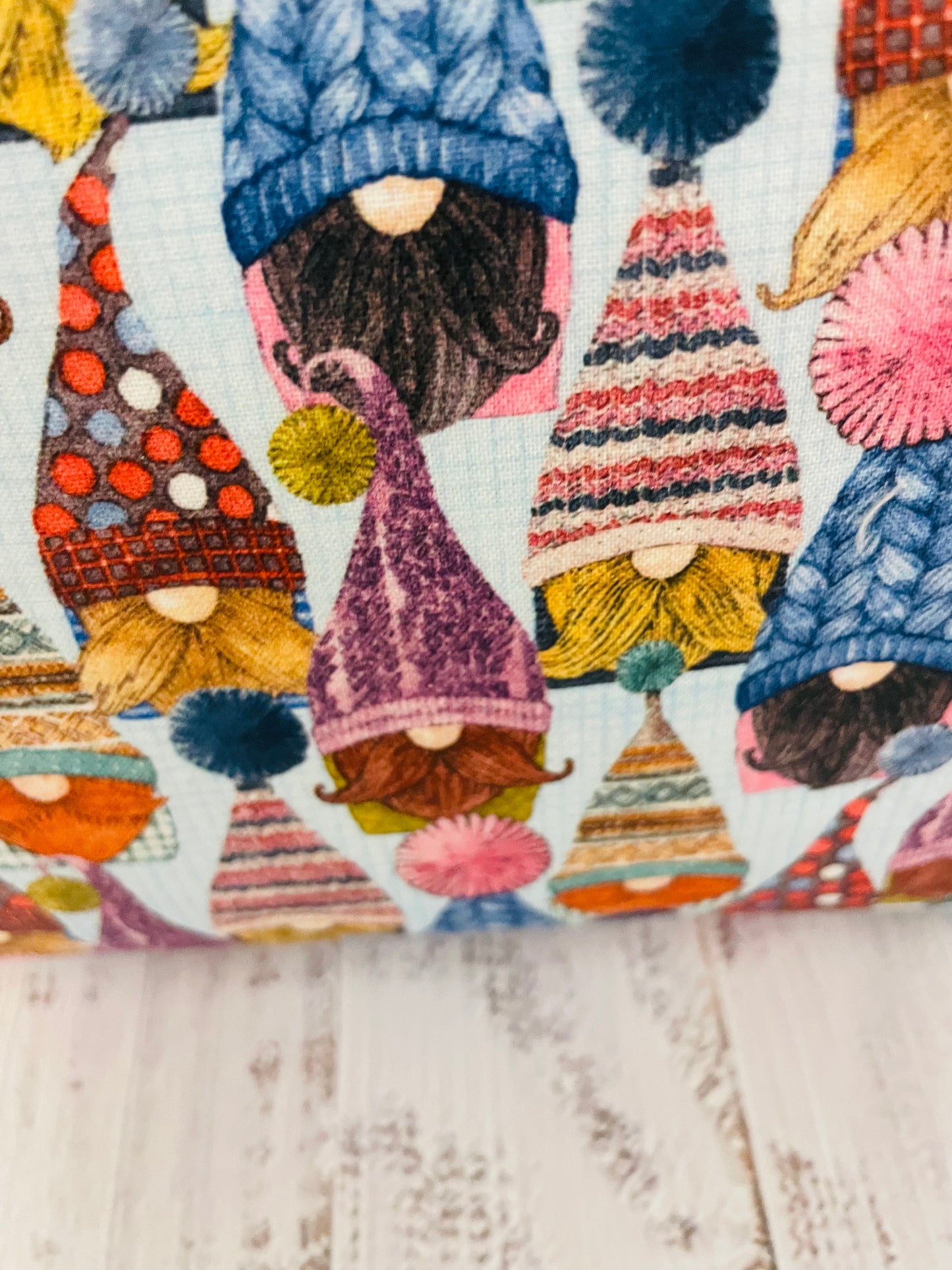 COZY GNOMES   Small wire frame bag