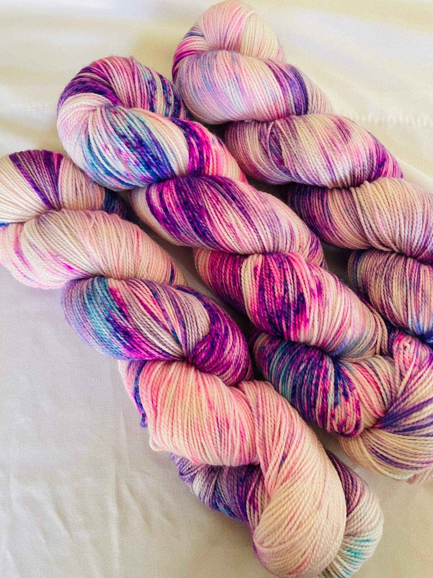 SPRING IS ON ITS WAY .....LUSH FINGERING WEIGHT..black light reactive