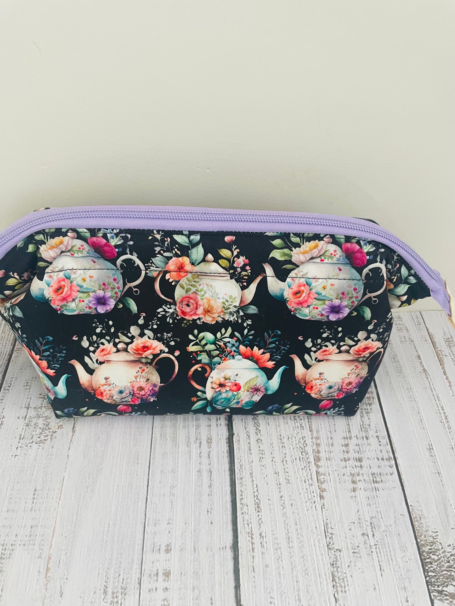 FLORAL TEAPOTS    Small wire frame bag