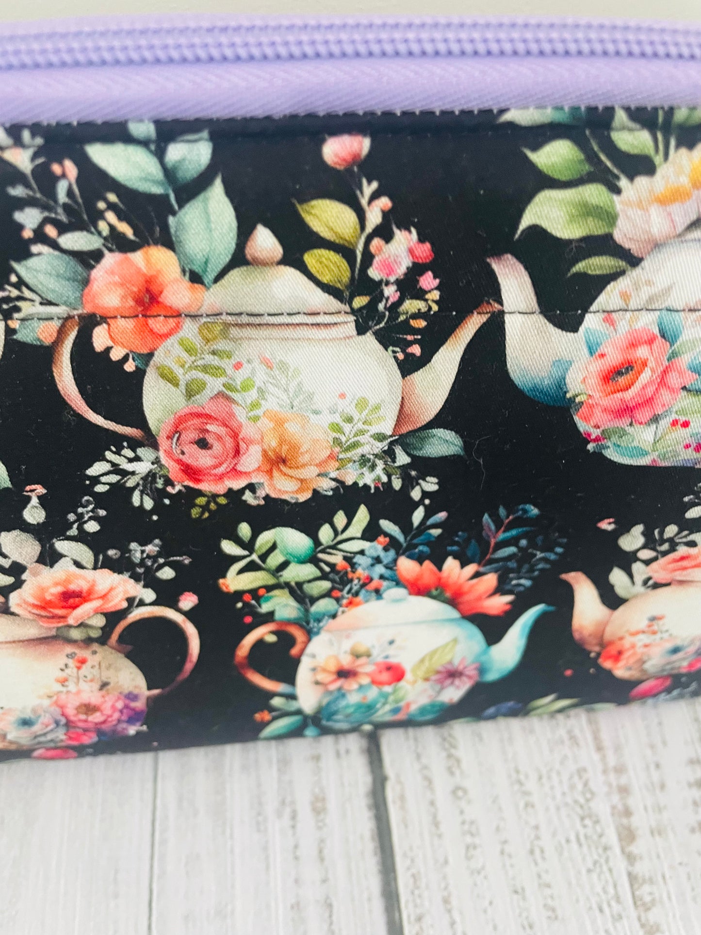 FLORAL TEAPOTS    Small wire frame bag