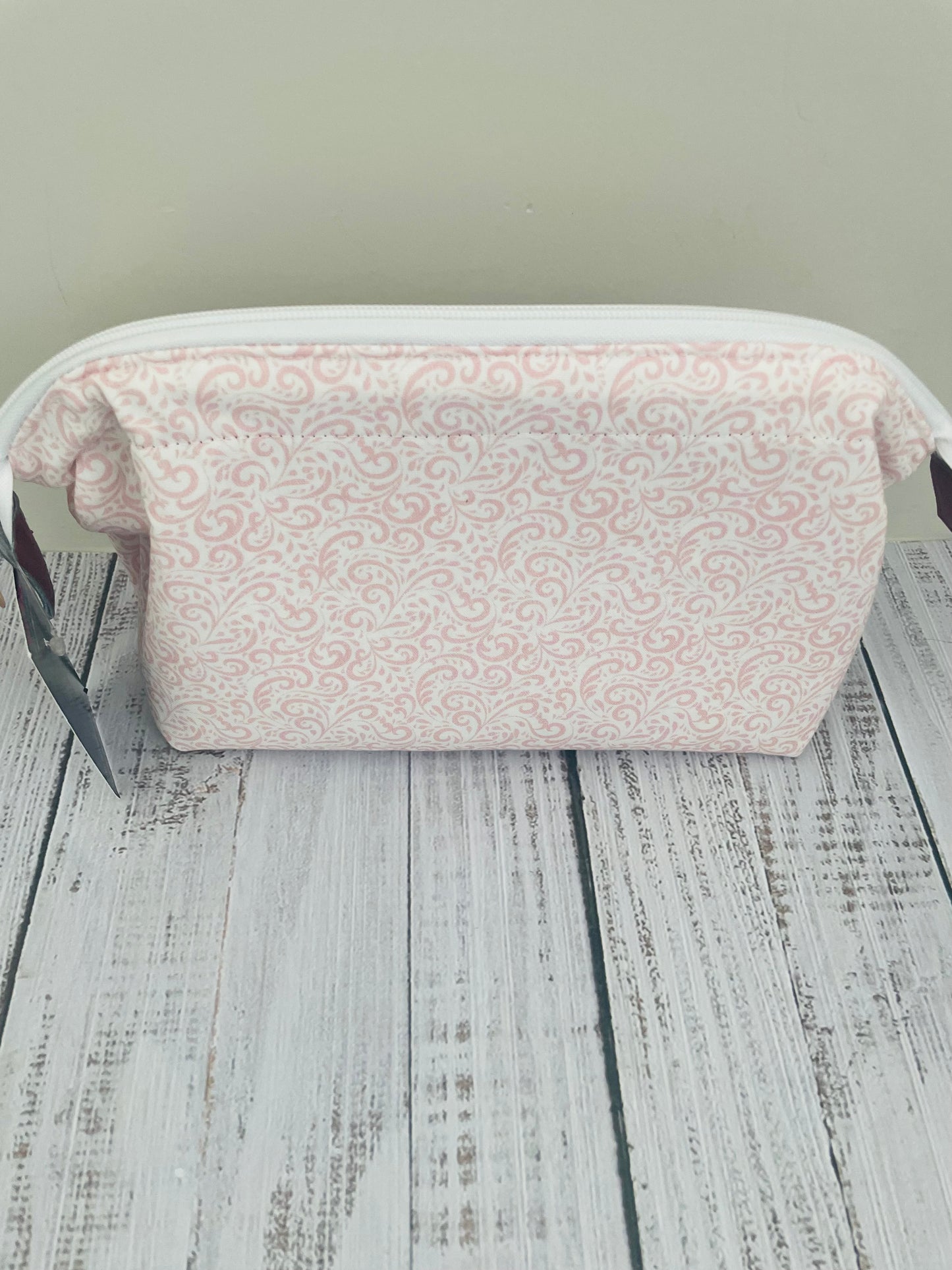 ANTIQUE LACE      Small wire frame bag