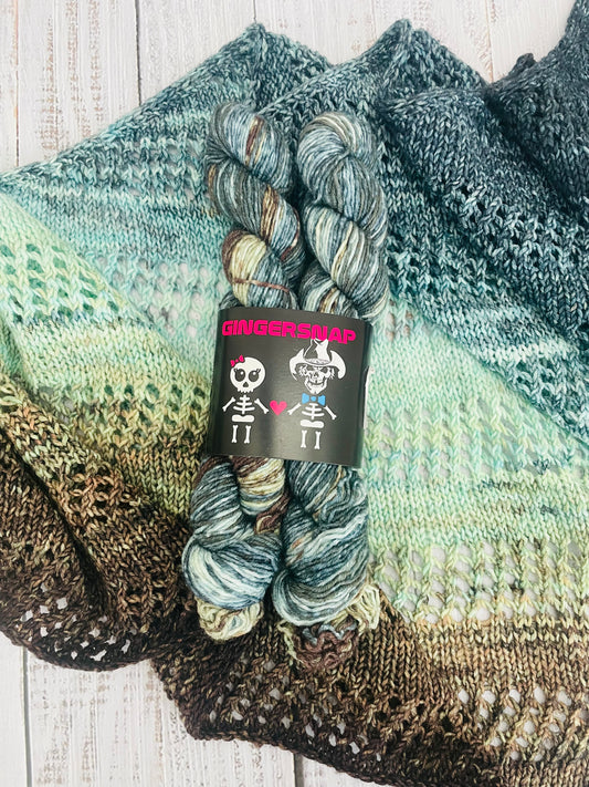 RUSTIC BARN .... HEATHERED GRADIENT SOCKSETS (FINGERING WEIGHT)