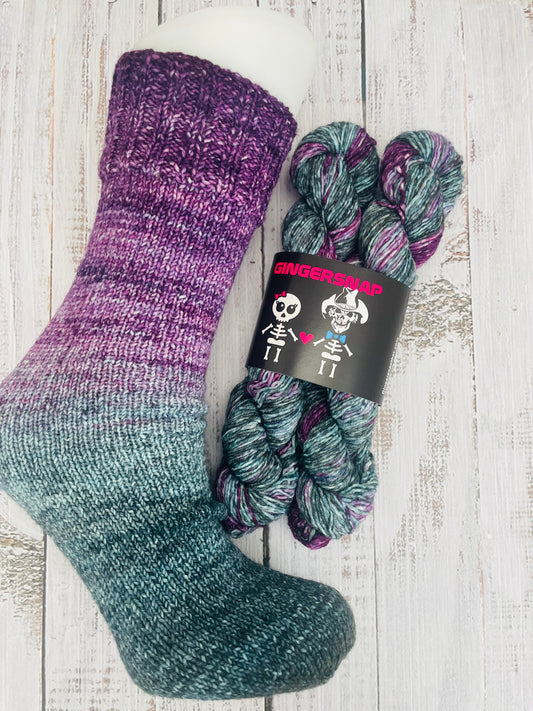 PAISLEY .... HEATHERED GRADIENT SOCKSETS (FINGERING WEIGHT)