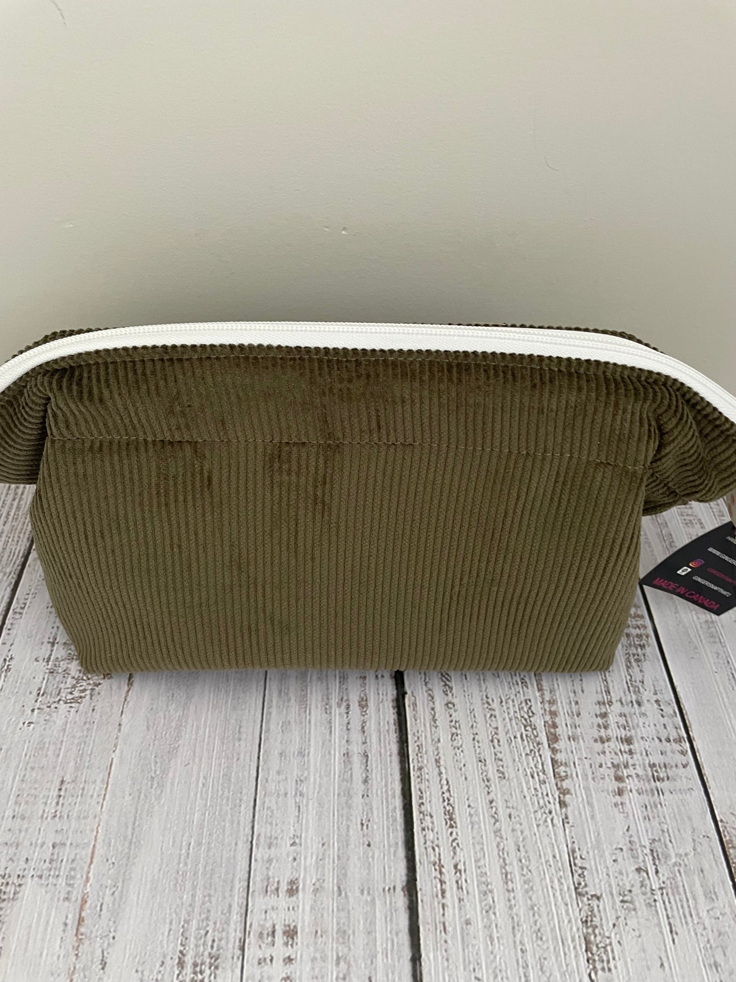OLIVE CORDUROY   Small wire frame bag