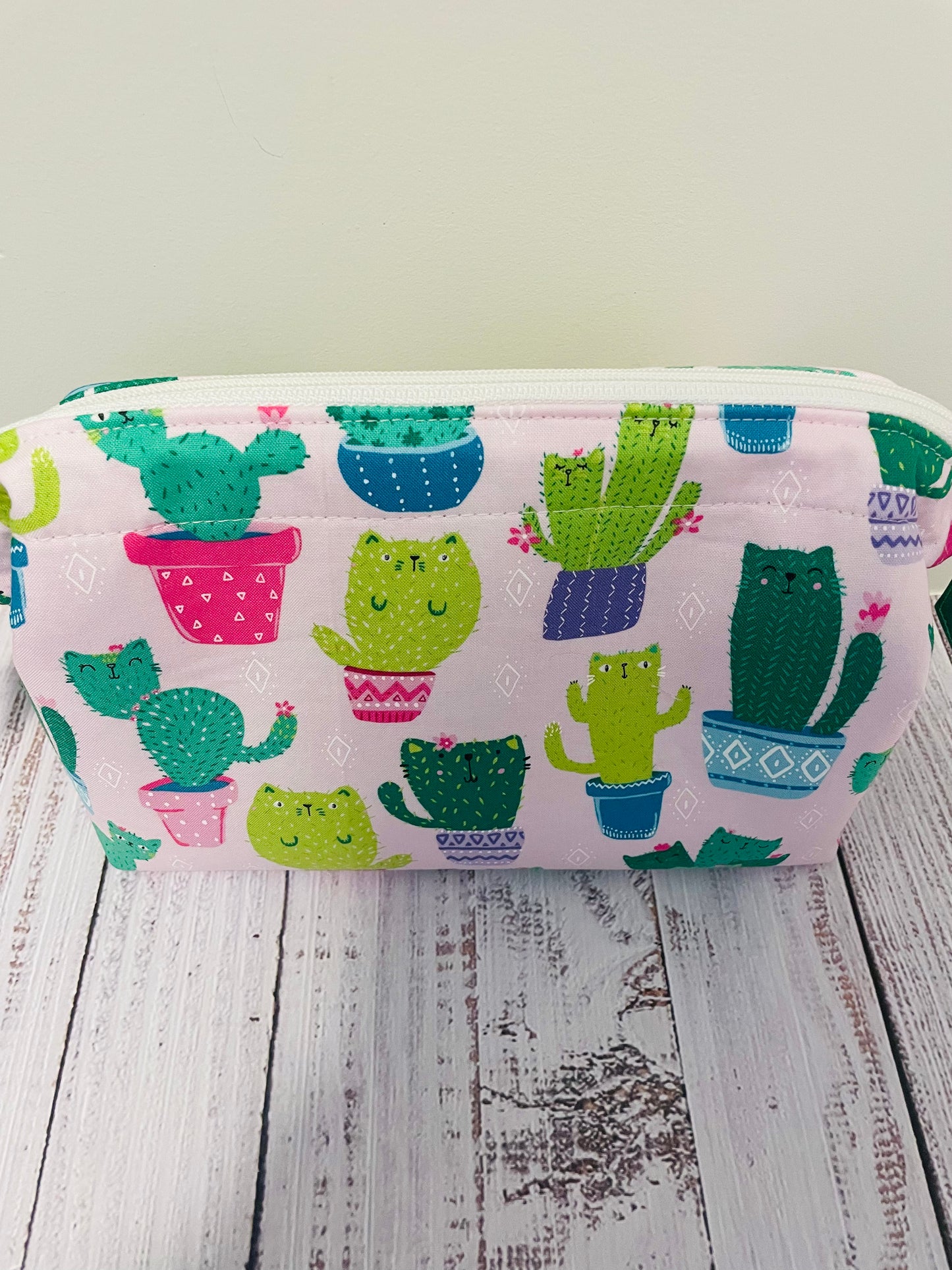 CACTUS CAT   Small wire frame bag