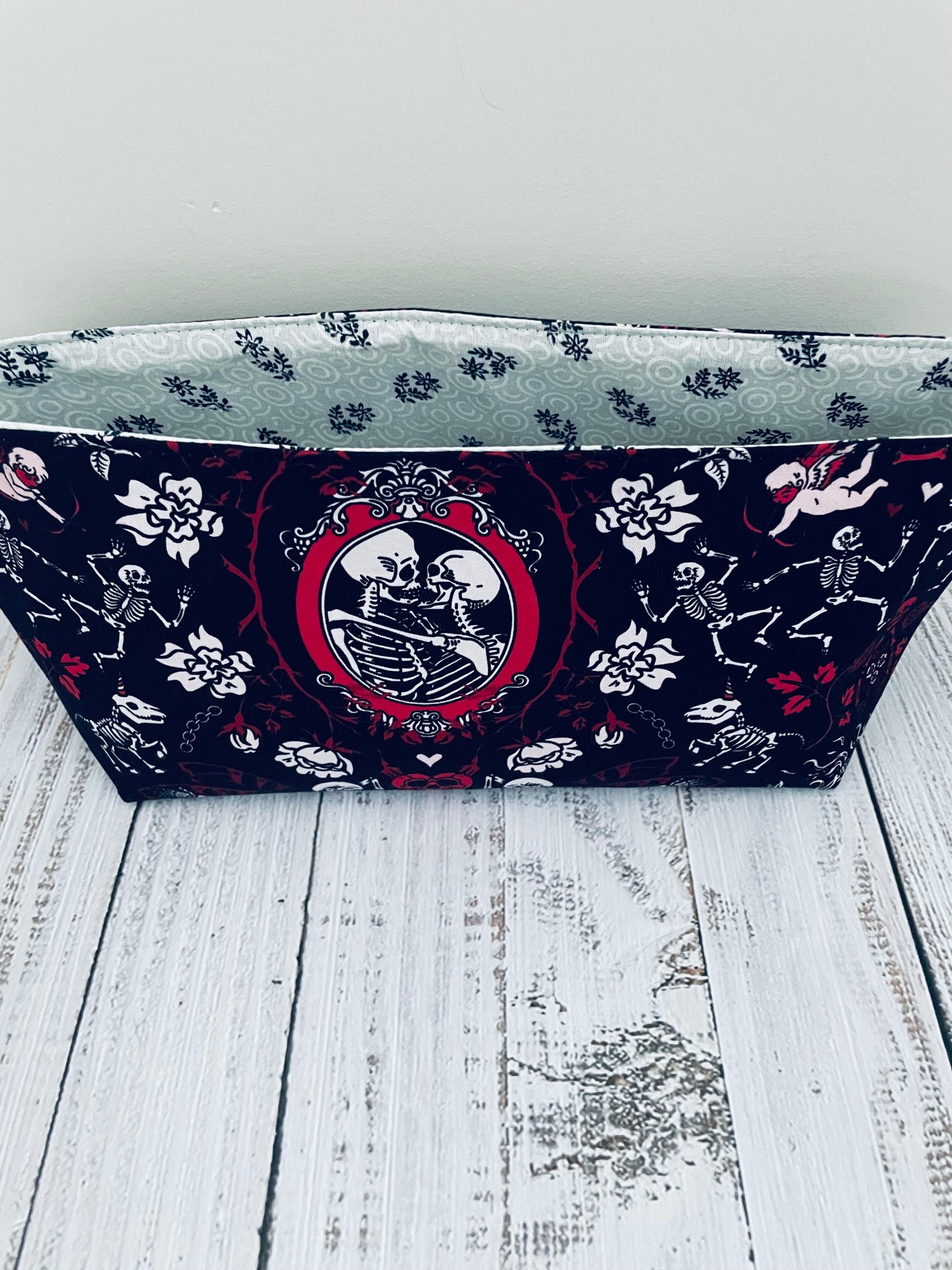 SKULL LOVERS     ....CAKE CADDY ....CUSTOM PRINT