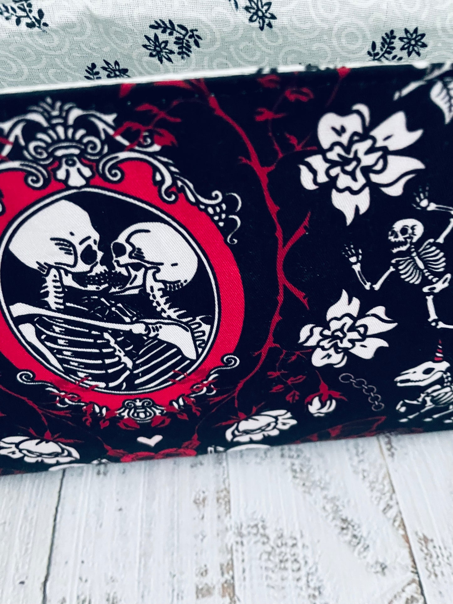 SKULL LOVERS     ....CAKE CADDY ....CUSTOM PRINT