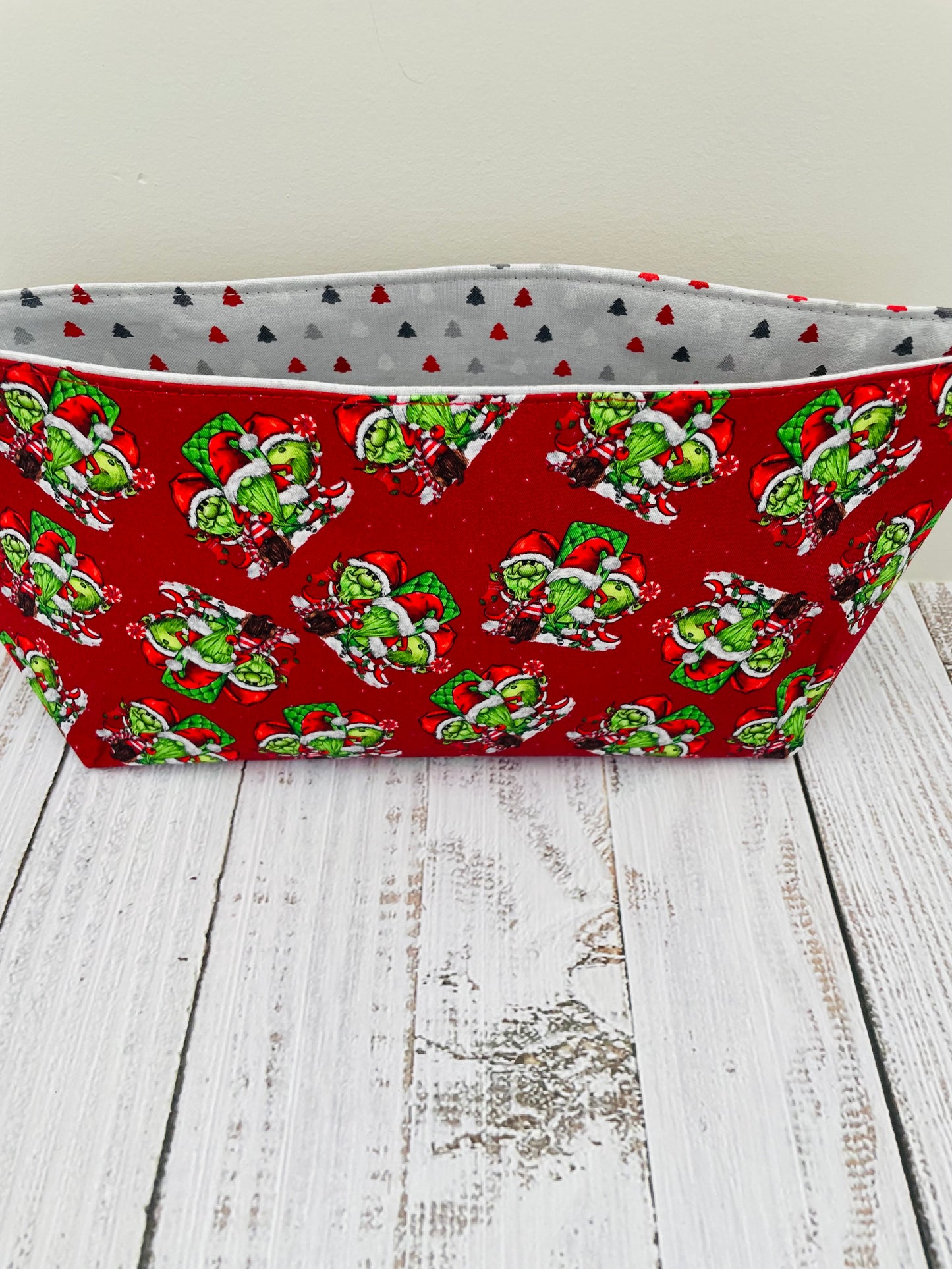 GRINCHMAS GNOMES   ....CAKE CADDY