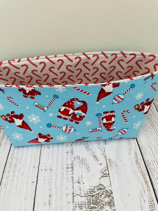 CHRISTMAS GNOMES   ....CAKE CADDY