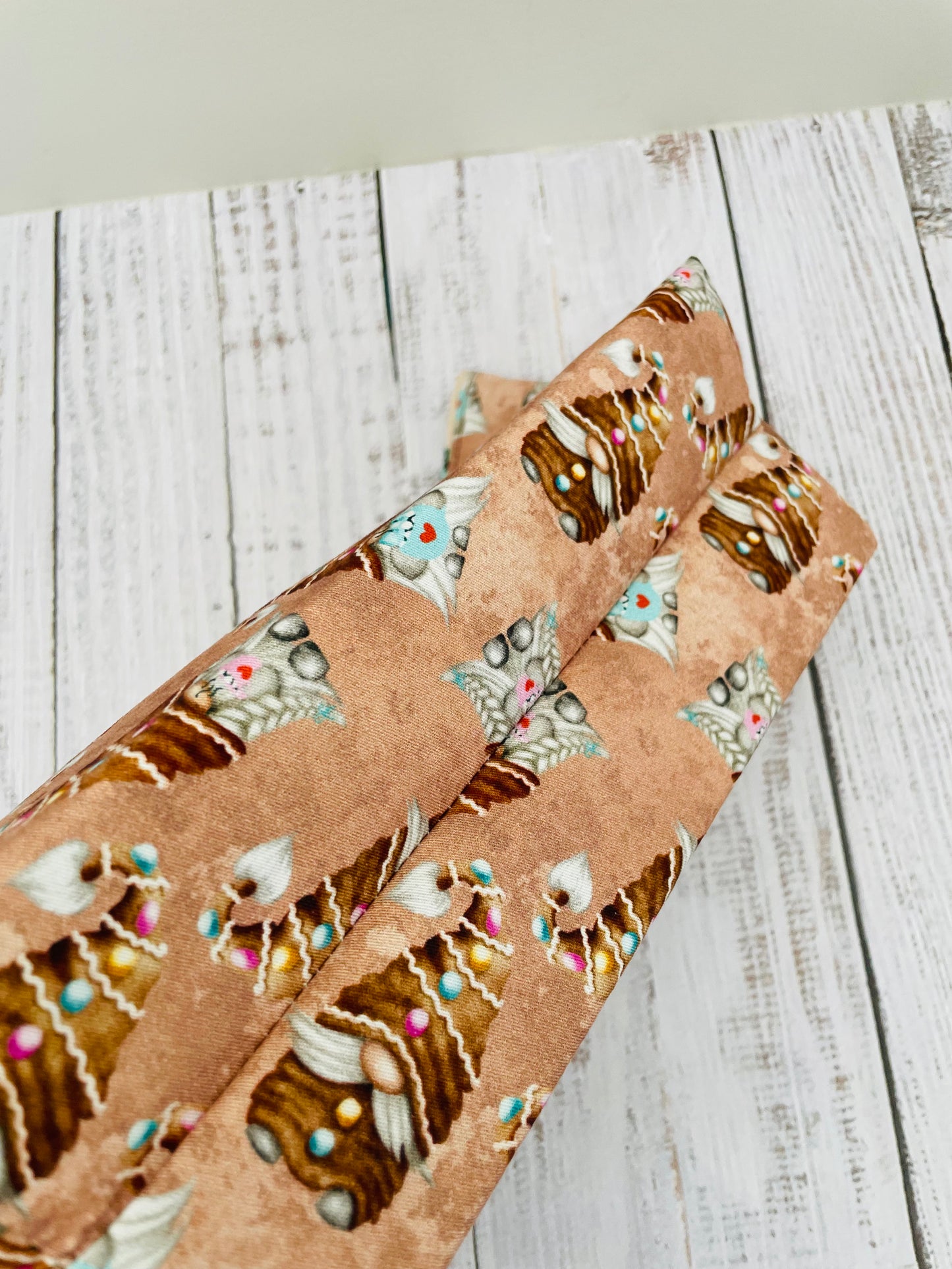 GINGERBREAD GNOMES   ....CAKE CADDY