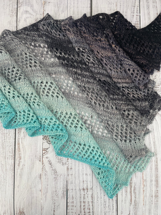 ICE & ASH .... HEATHERED GRADIENT FULL SKEINS (FINGERING WEIGHT)