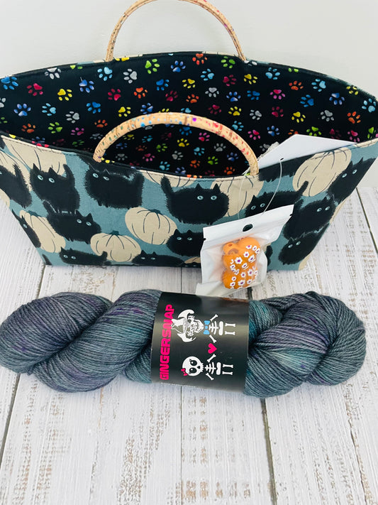 FLUFFY CATS HALLOWEEN SKEIN  AND MINI TOTE , THEMED STITCH STOPPERS