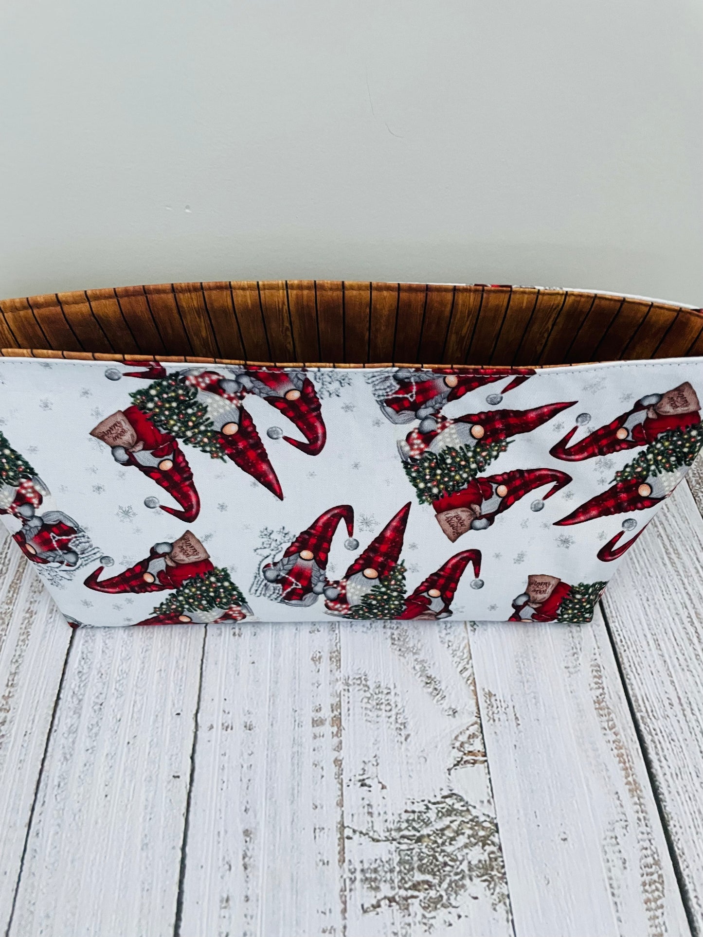 BUFFALO  PLAID GNOMES     ....CAKE CADDY......CUSTOM PRINT