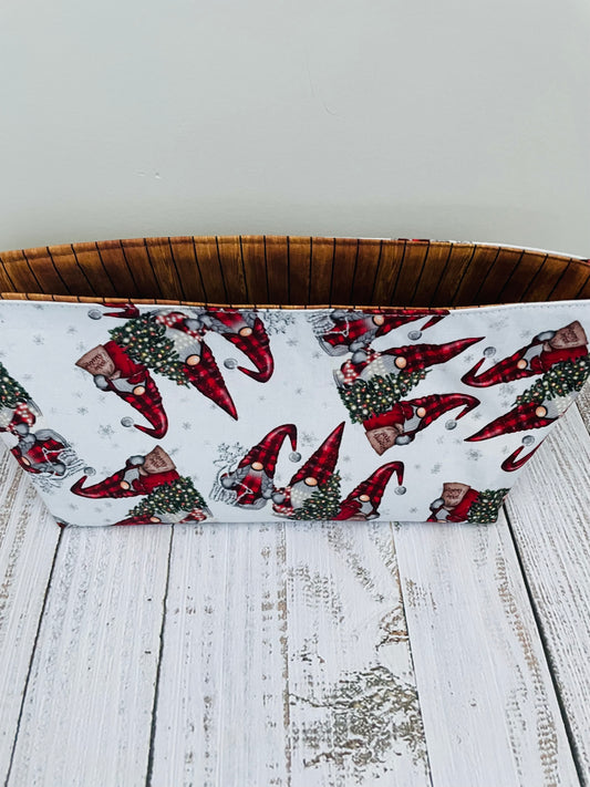 BUFFALO  PLAID GNOMES     ....CAKE CADDY......CUSTOM PRINT