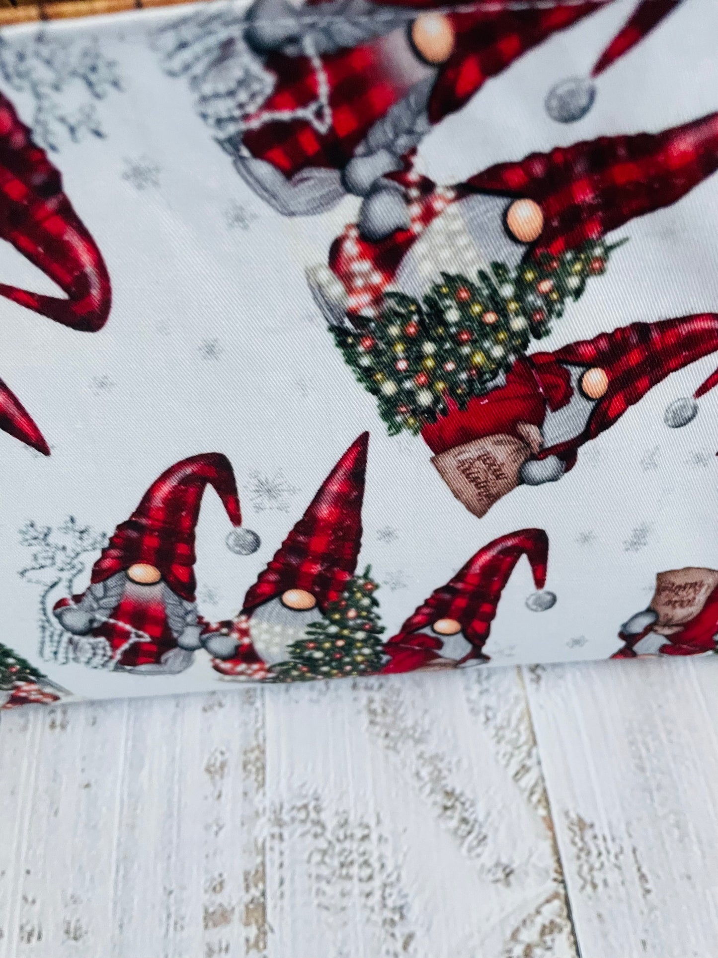 BUFFALO  PLAID GNOMES     ....CAKE CADDY......CUSTOM PRINT