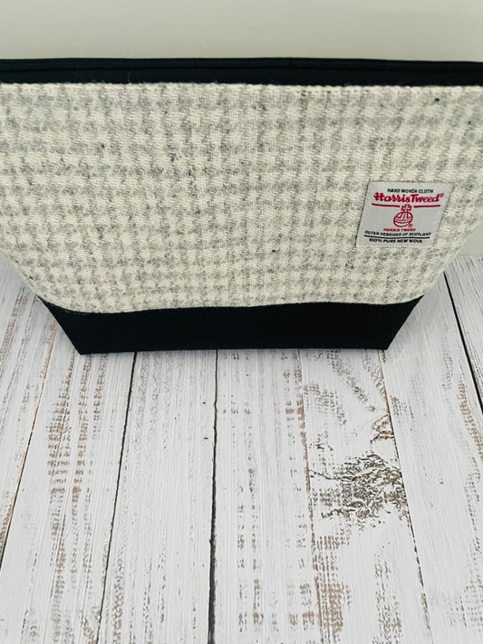 GREY CREAM HARRIS TWEED .. Lifestyle plus bag (soft no wire  , but interfaced )BLACK LACE FAUX LEATHER BOTTOM