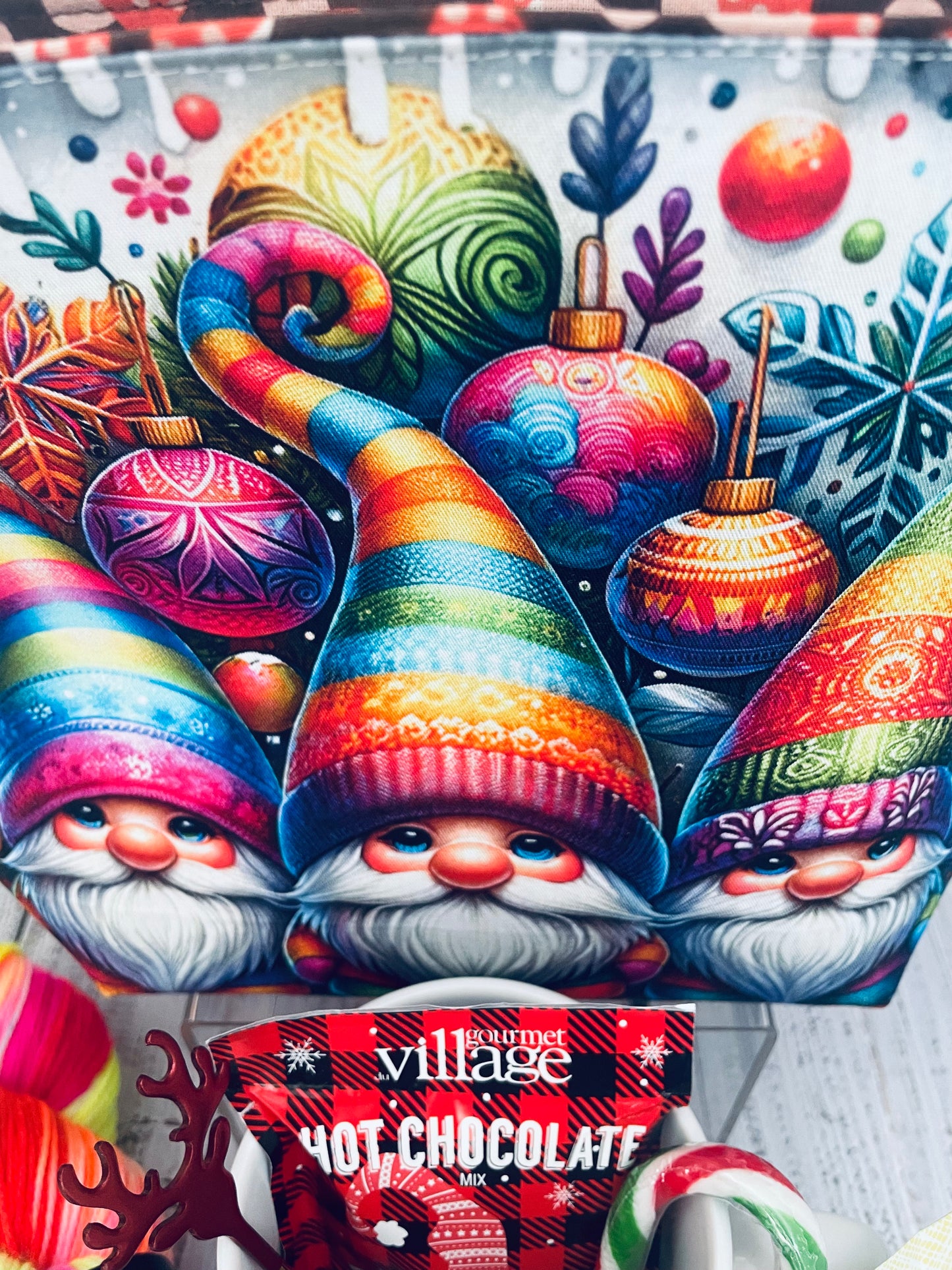 PRE-ORDER ....6 TH ANNUAL CHRISTMAS EVE CAST-ON BOX  .."GNOMEBODY DOES CHRISTMAS LIKE THIS"