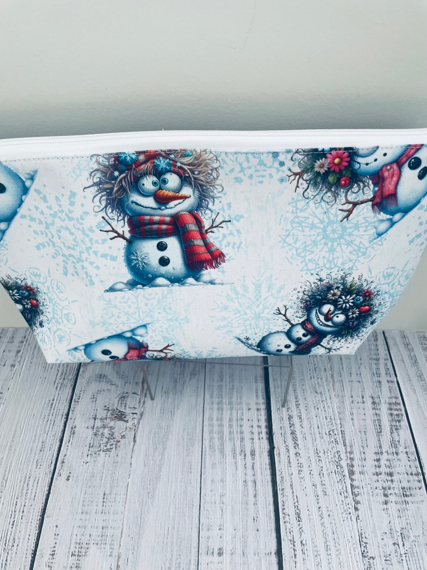 PRE-ORDER OF OUR 6 TH ANNUAL NEW YEARS EVE CAST ON BOX .."FLORAL FROSTBITE"SHIPS THE WEEK OF DEC 10TH 2025