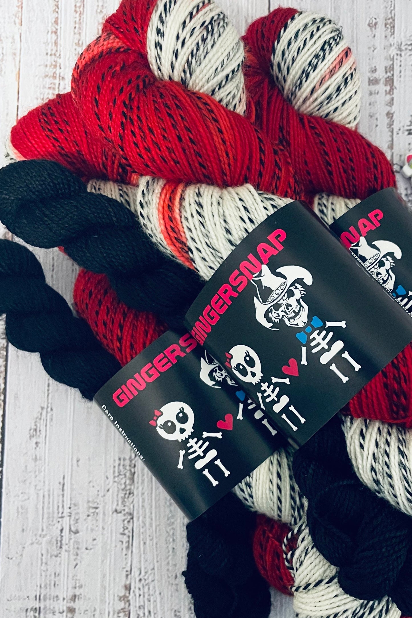 NAUGHTY SANTA SOCKET (1) ZEBRA EFFDECT