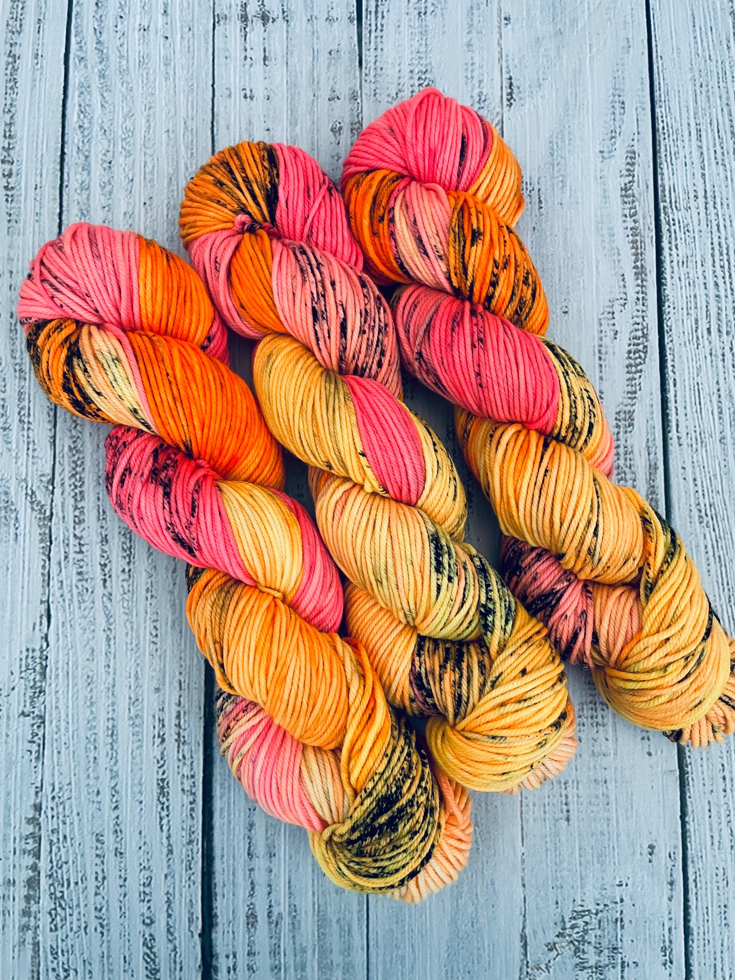 LUX WORSTED  WEIGHT ...17 MICRON 100% SW MERINO