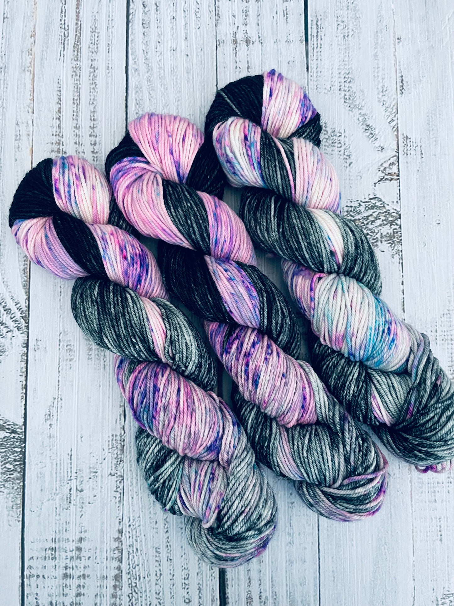 LUX WORSTED  WEIGHT ...17 MICRON 100% SW MERINO