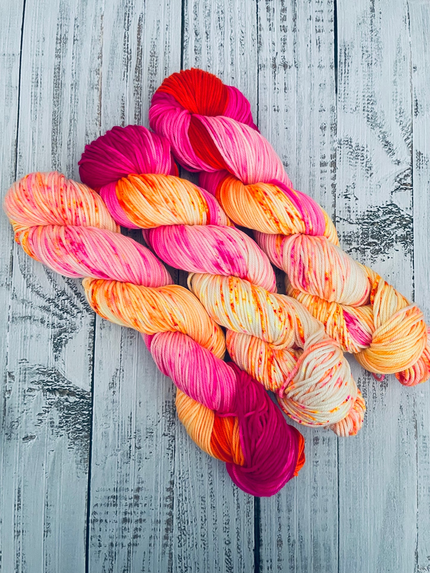 LUX WORSTED  WEIGHT ...17 MICRON 100% SW MERINO