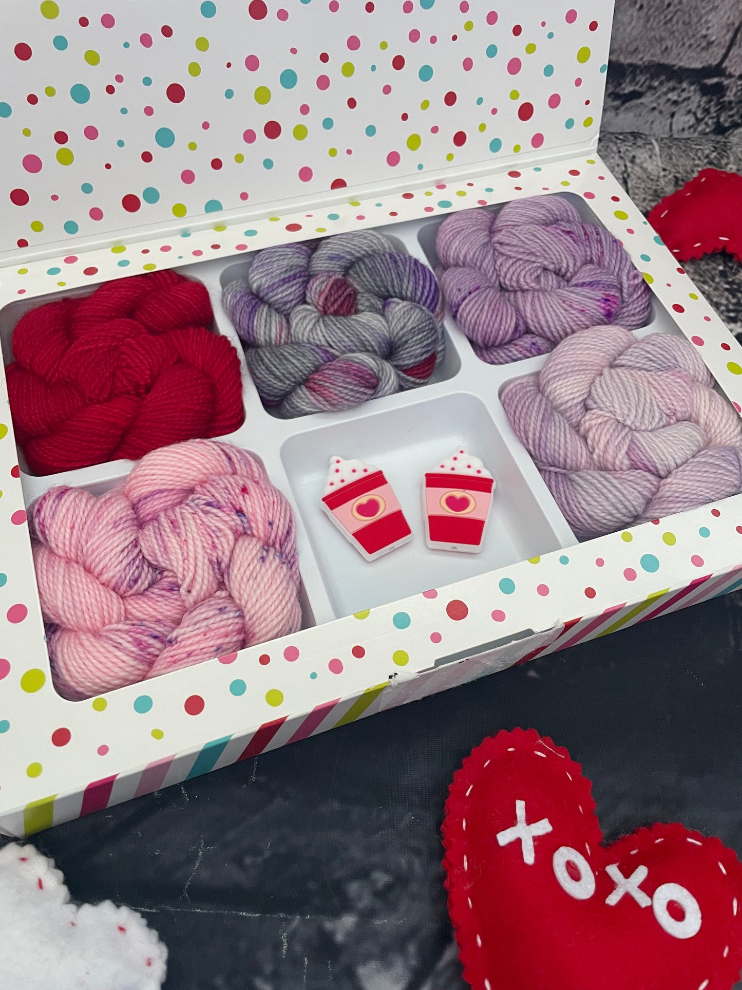 LOVE ME BOX 5 MINISNAPS & 1 SET OF STITCH STOPPERS   ...Lush Fingering weight 2 ply